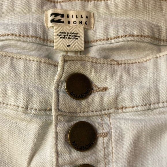 Billabong Summer Shorts - Picture 2 of 2